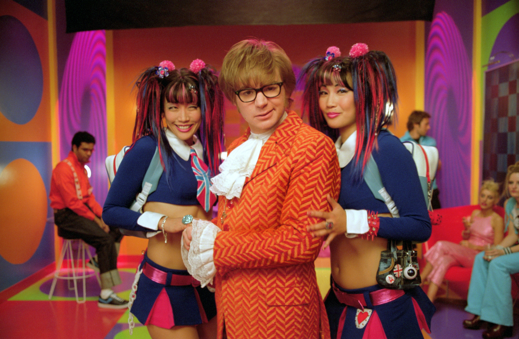 Mike Myers, Carrie Ann Inaba, and Diane Mizota in Austin Powers in Goldmember (2002)