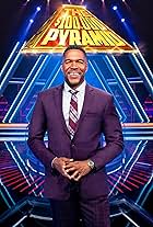 Michael Strahan in The $100,000 Pyramid (2016)