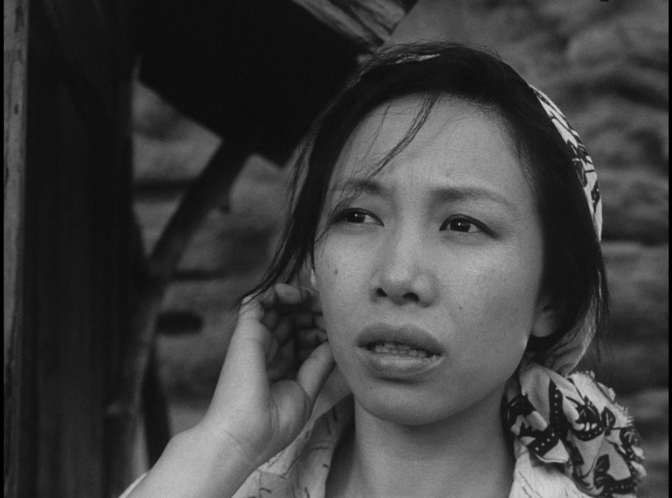 Kyôko Kishida in Woman in the Dunes (1964)