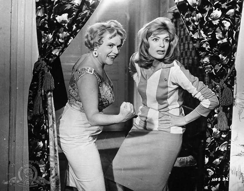 Despo Diamantidou and Melina Mercouri in Never on Sunday (1960)