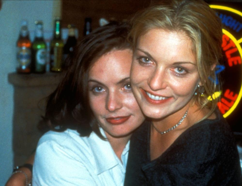 Sheryl Lee and Guinevere Turner in Dante's View (1998)