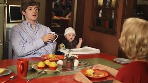 Martha Plimpton, Lucas Neff, Baylie Cregut, and Rylie Cregut in Raising Hope (2010)