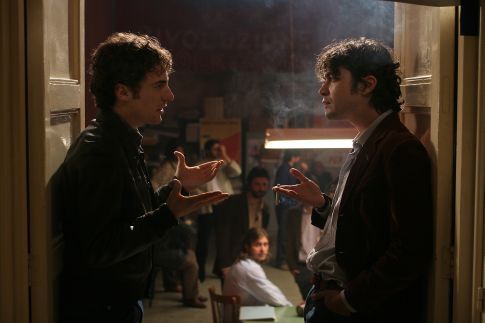 Elio Germano and Riccardo Scamarcio in Mio fratello è figlio unico (2007)