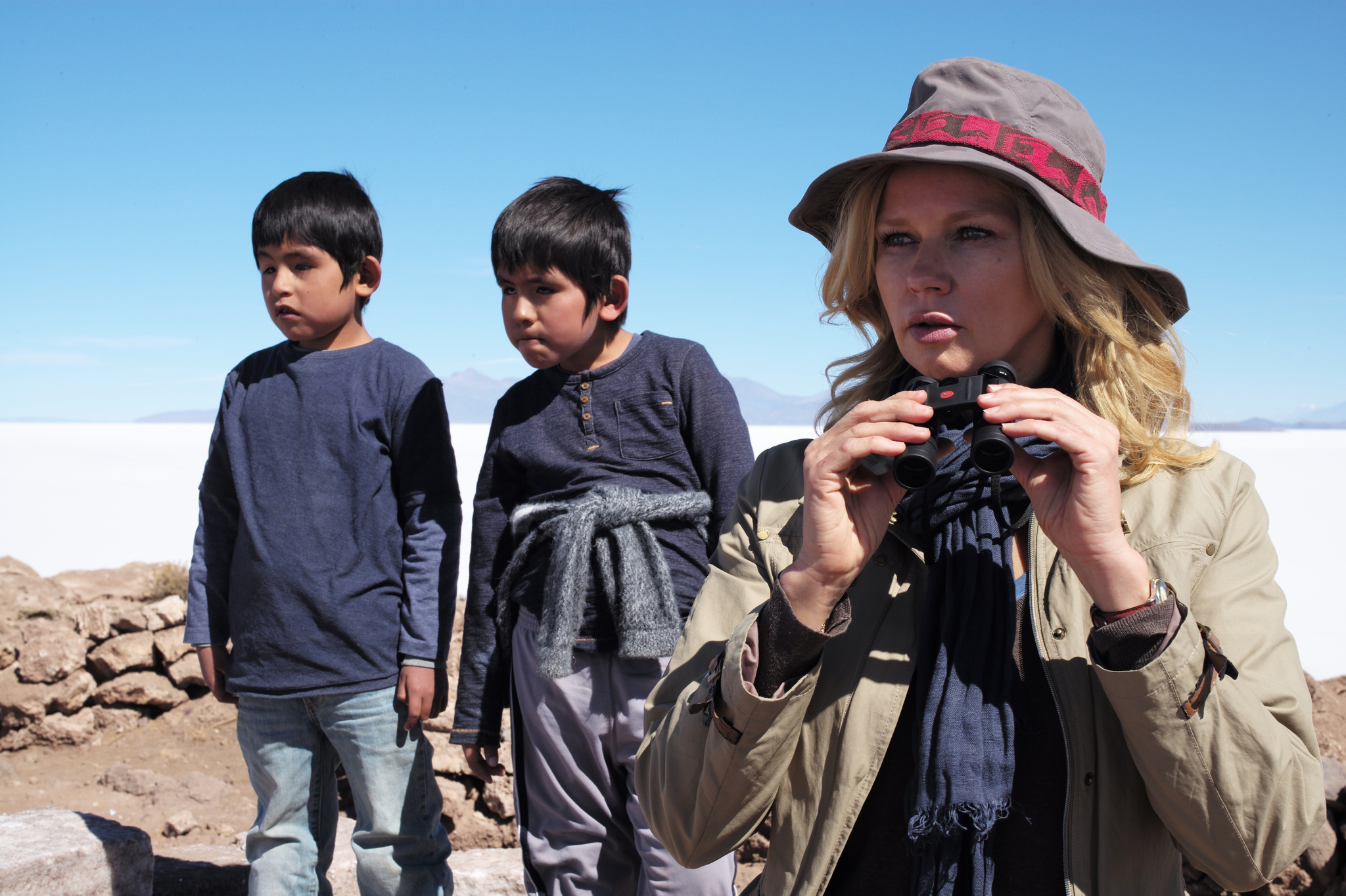 Veronica Ferres, Danner Ignacio Márquez Arancibia, and Gabriel Márquez Arancibia in Salt and Fire (2016)