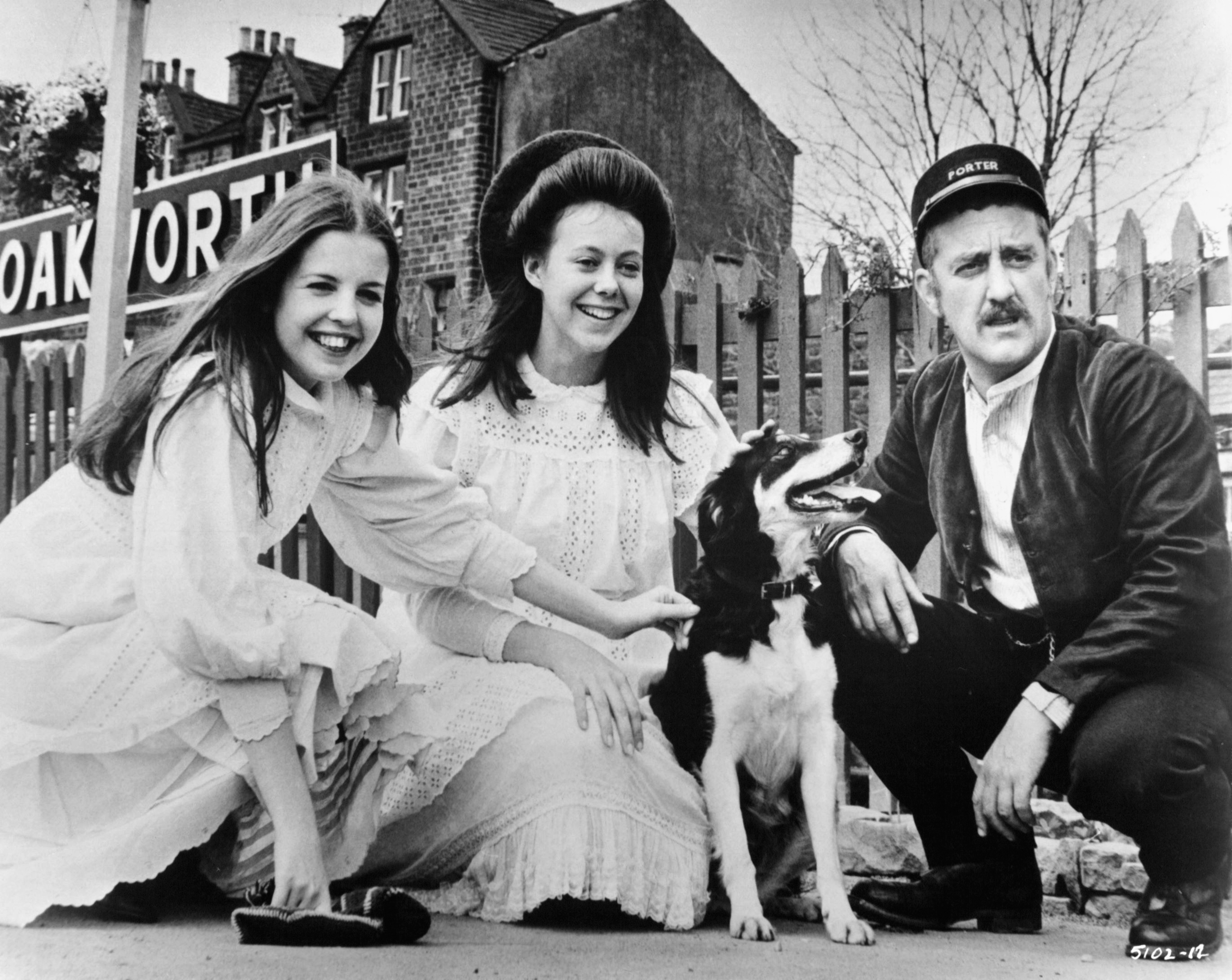 Jenny Agutter, Bernard Cribbins, and Sally Thomsett in The Railway Children (1970)