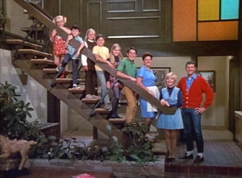 Eve Plumb, Florence Henderson, Susan Olsen, Robert Reed, Ann B. Davis, Christopher Knight, Mike Lookinland, Maureen McCormick, and Barry Williams in The Brady Bunch (1969)