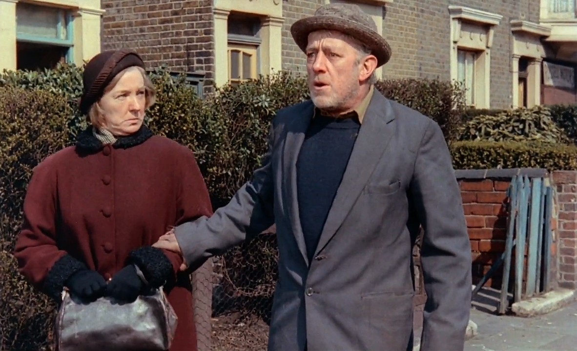 Alec Guinness and Kay Walsh in The Horse's Mouth (1958)