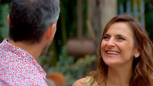 Felipe Braun and Antonia Zegers in El viral de Caco y Pachi (2019)