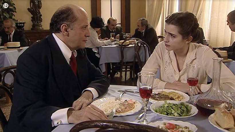 Manos Vakousis and Maria Kitsou in Karyotakis (2009)