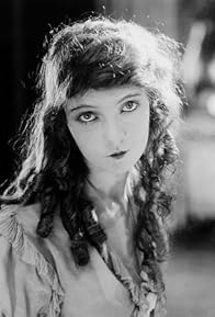 Primary photo for Lillian Gish