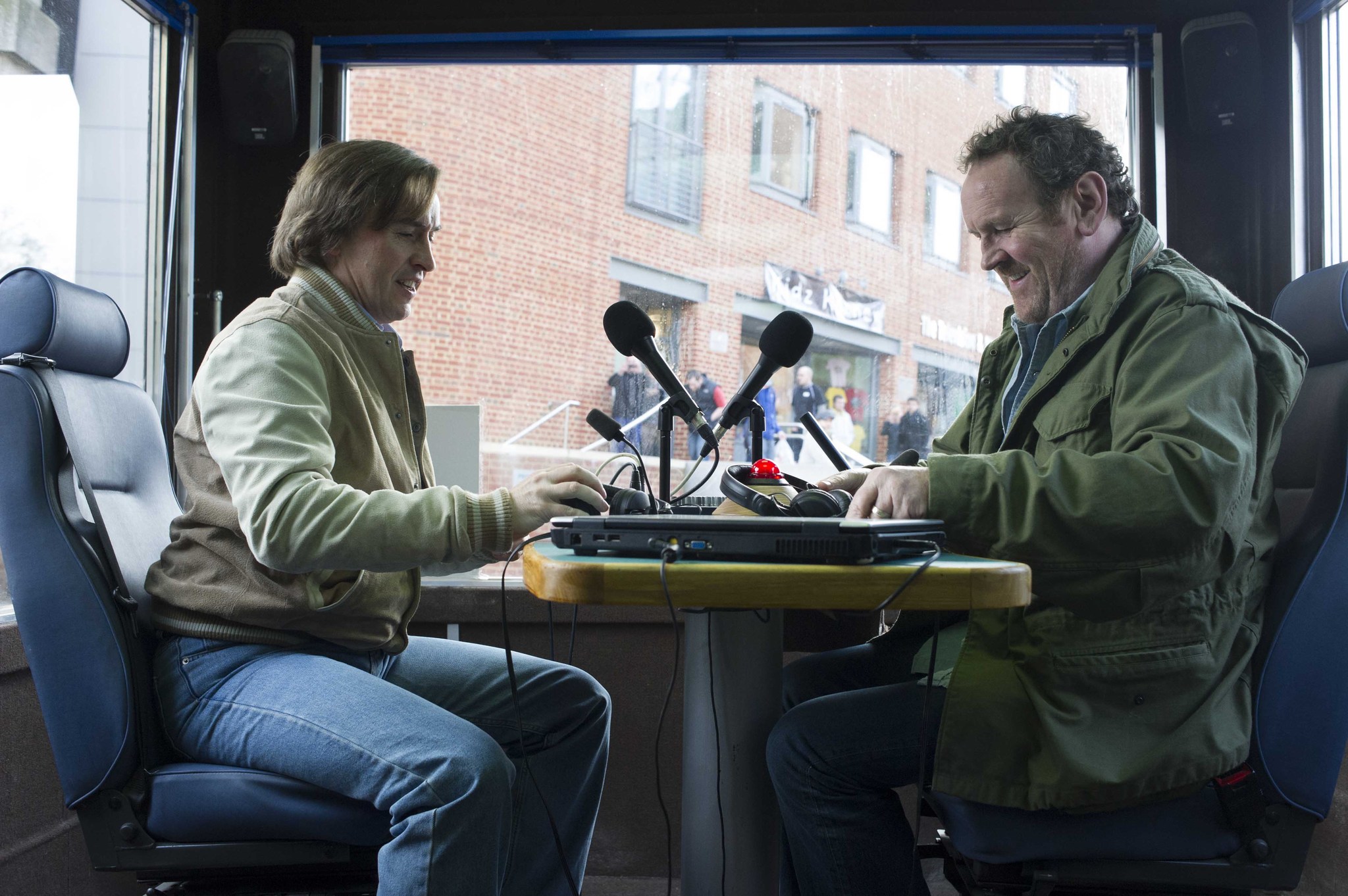 Colm Meaney and Steve Coogan in Alan Partridge (2013)