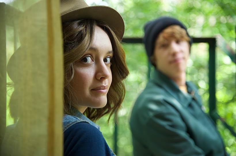 Thomas Mann and Olivia Cooke in Me and Earl and the Dying Girl (2015)