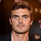 Alex Roe