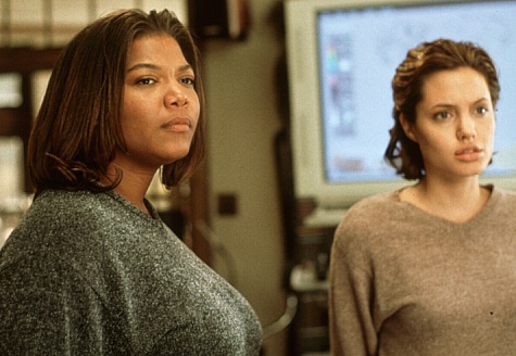 Angelina Jolie and Queen Latifah in The Bone Collector (1999)