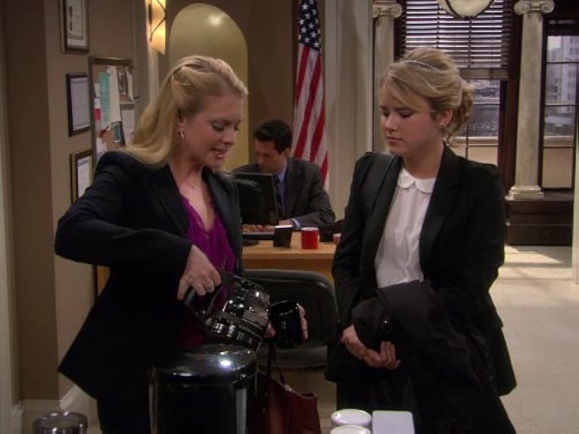 Melissa Joan Hart and Taylor Spreitler in Melissa & Joey (2010)