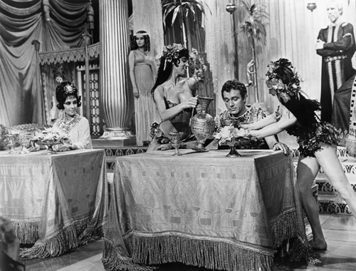 Richard Burton, Elizabeth Taylor, Hume Cronyn, and Isabel Cooley in Cleopatra (1963)