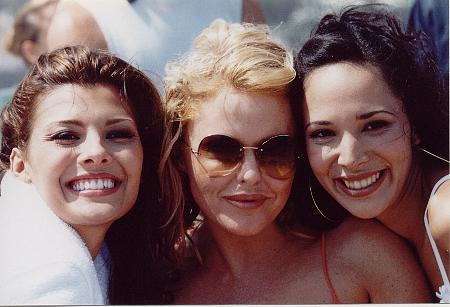 Patsy Kensit, Ali Landry Monteverde, and Ileanna Simancas in Who's Your Daddy? (2002)