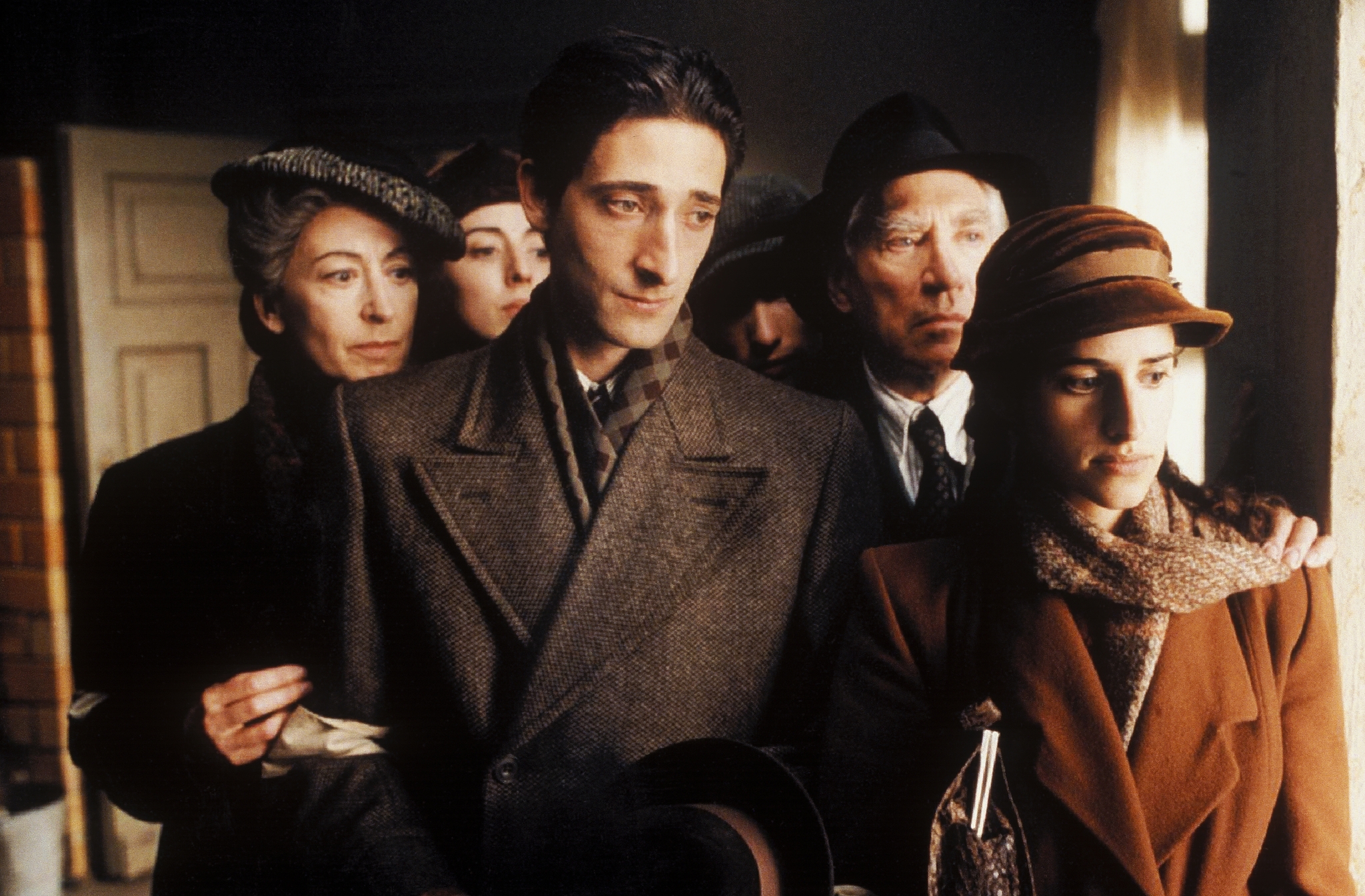 Adrien Brody, Frank Finlay, Maureen Lipman, Julia Rayner, Ed Stoppard, and Jessica Kate Meyer in The Pianist (2002)