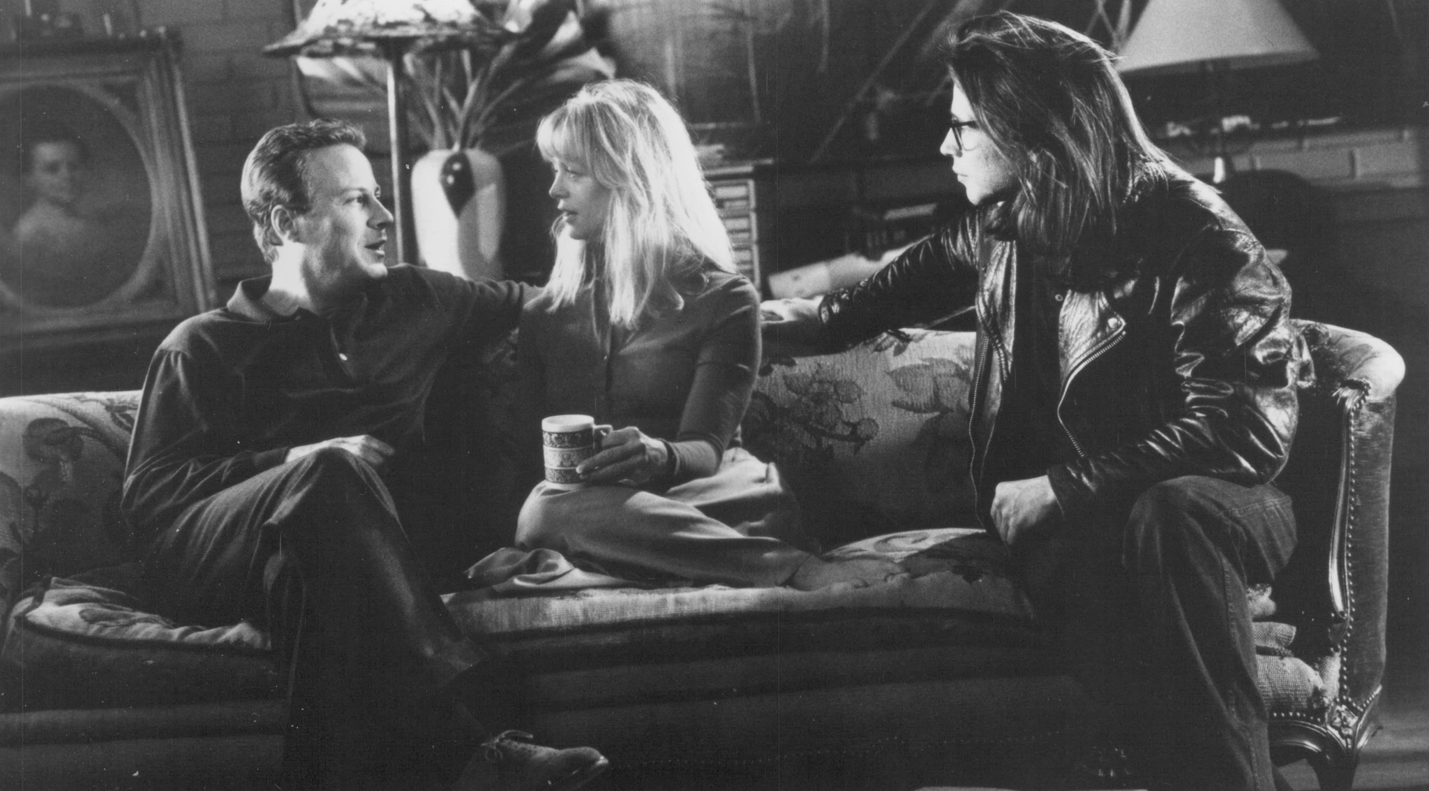 Goldie Hawn, John Heard, and Damian Harris in Deceived (1991)