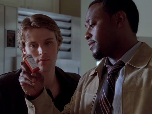 Omar Epps and Jesse Spencer in House (2004)