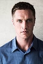 Devon Sawa