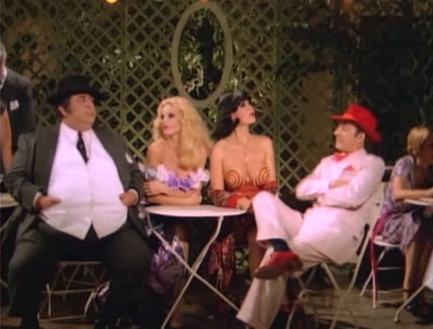 Moria Casán, Susana Giménez, Alberto Olmedo, and Jorge Porcel in Las mujeres son cosa de guapos (1981)