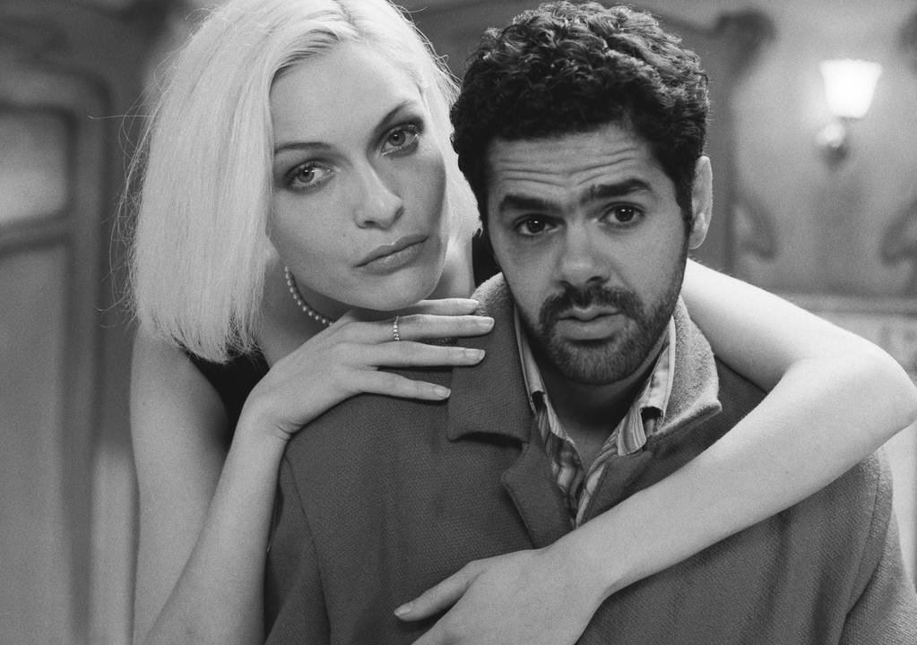 Jamel Debbouze and Rie Rasmussen in Angel-A (2005)