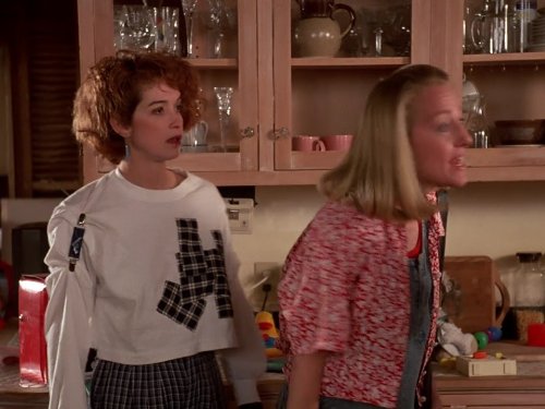 Melanie Mayron and Patricia Wettig in Thirtysomething (1987)