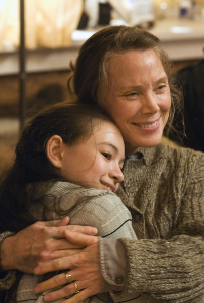 Sissy Spacek and Jodelle Ferland in Pictures of Hollis Woods (2007)