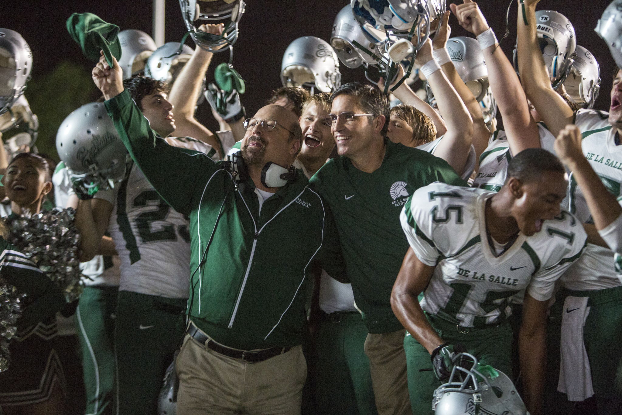 Jim Caviezel, Michael Chiklis, Alexander Ludwig, and Matthew Daddario in When the Game Stands Tall (2014)