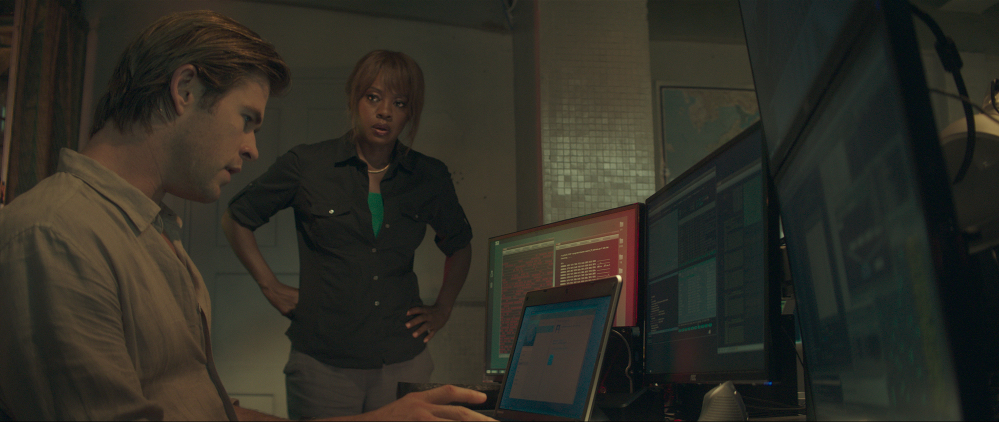 Viola Davis and Chris Hemsworth in Blackhat (2015)