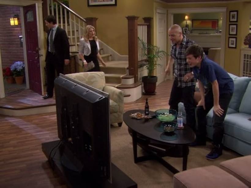 Melissa Joan Hart, Joey Lawrence, and Nick Robinson in Melissa & Joey (2010)