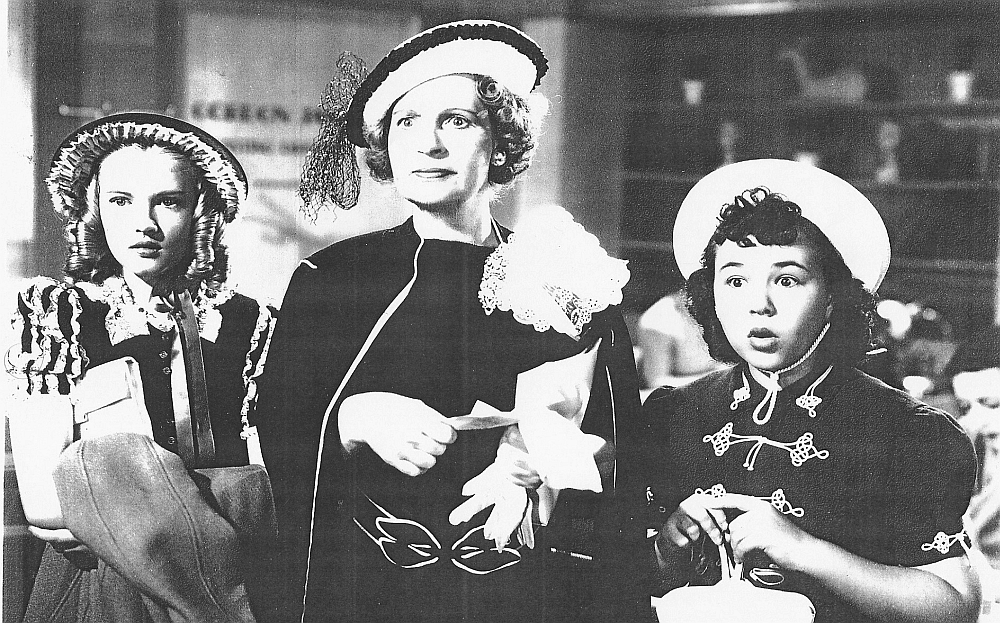 Claudia Coleman and Jane Withers in Keep Smiling (1938)