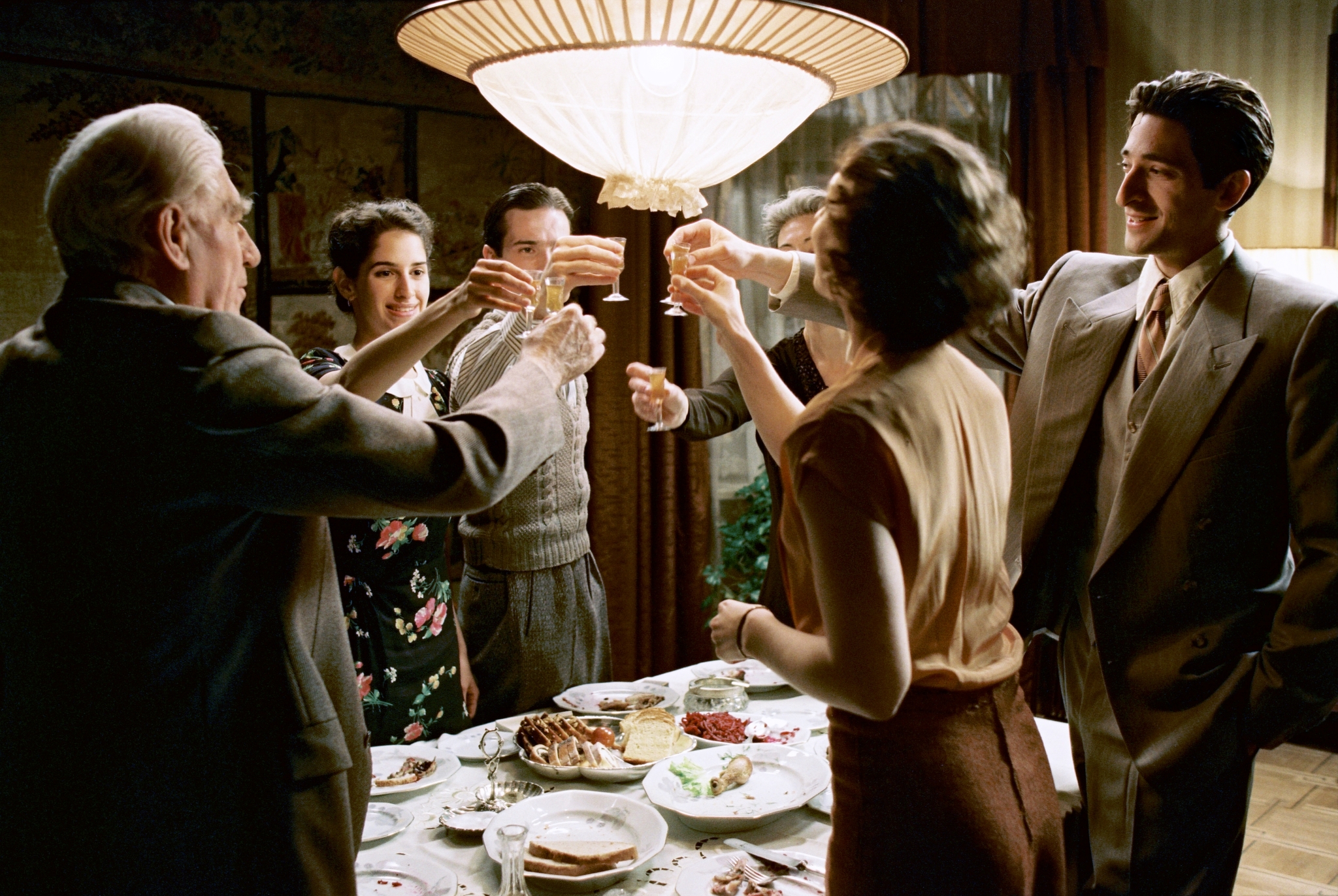 Adrien Brody, Frank Finlay, Maureen Lipman, Julia Rayner, Ed Stoppard, and Jessica Kate Meyer in The Pianist (2002)