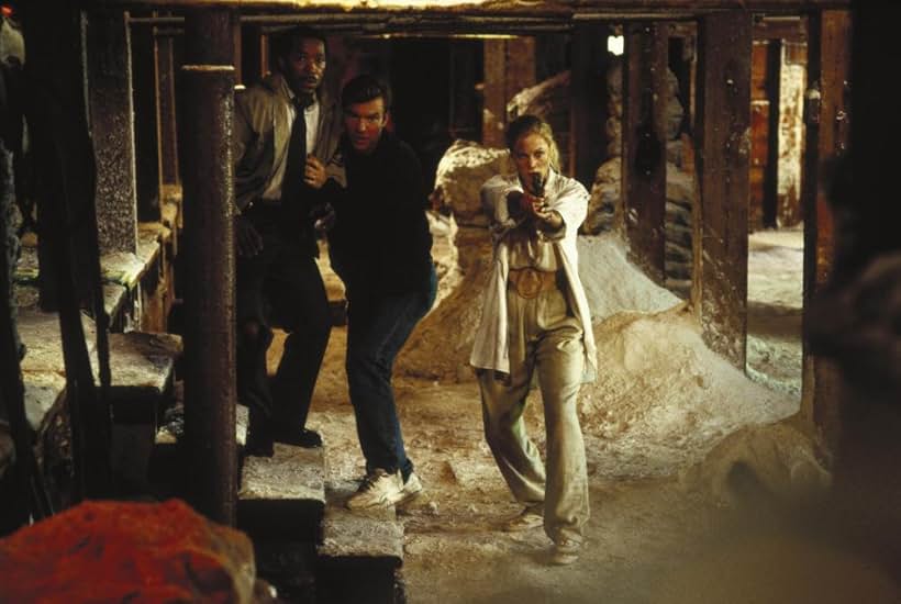 Dennis Quaid, Kathleen Turner, and Obba Babatundé in Undercover Blues (1993)