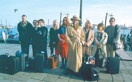 Anders W. Berthelsen, Peter Gantzler, Sara Indrio Jensen, Ann Eleonora Jørgensen, Lars Kaalund, Elsebeth Steentoft, and Anette Støvelbæk in Italian for Beginners (2000)