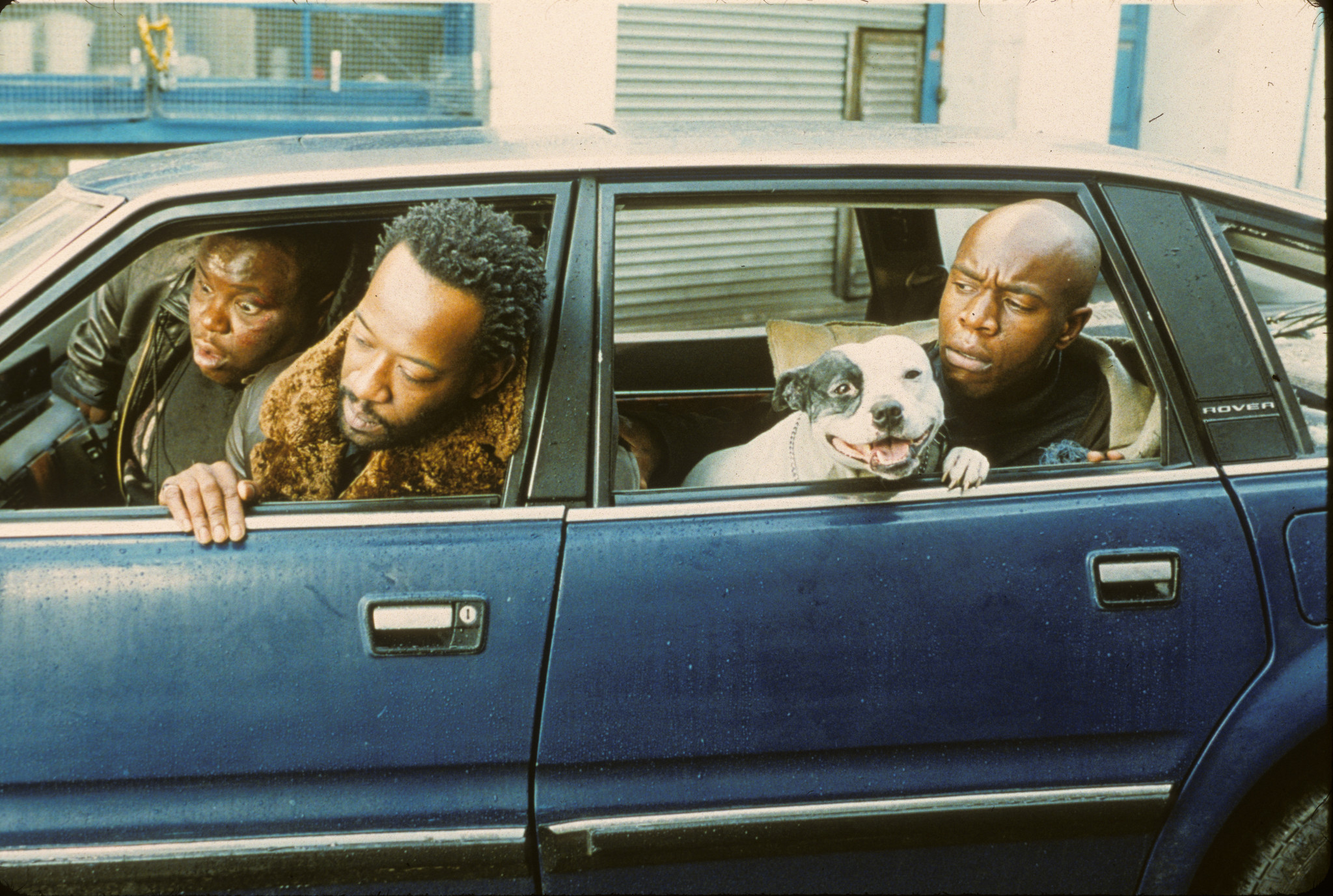 Ade, Robbie Gee, and Lennie James in Snatch (2000)