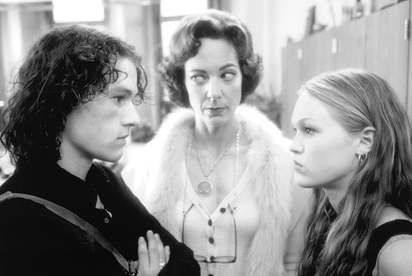 Allison Janney, Heath Ledger, and Julia Stiles in 10 Things I Hate About You (1999)