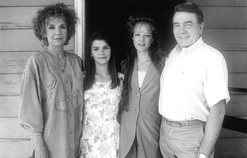 Suzy Amis, Jill Clayburgh, Albert Finney, and Kathryn Erbe in Rich in Love (1992)