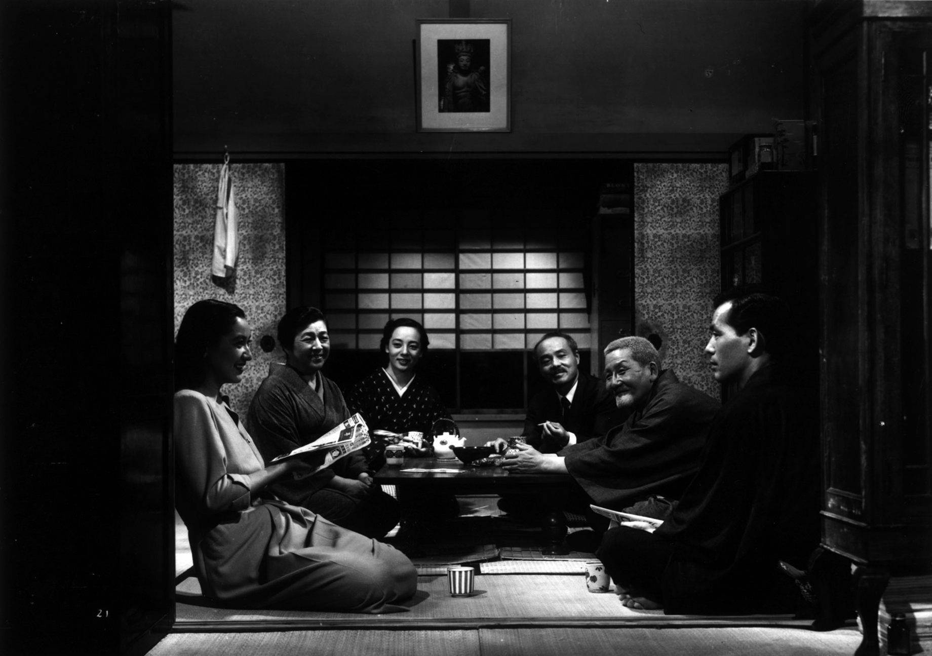 Setsuko Hara, Chieko Higashiyama, Kokuten Kôdô, Kuniko Miyake, Chishû Ryû, and Ichirô Sugai in Early Summer (1951)