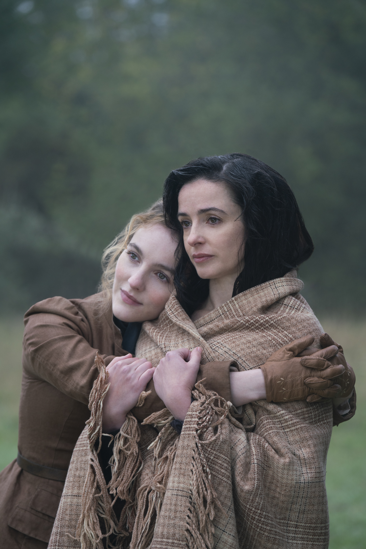 Laura Donnelly and Ann Skelly in The Nevers (2021)