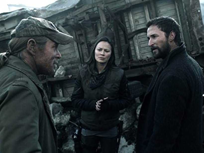 Will Patton, Noah Wyle, and Moon Bloodgood in Falling Skies (2011)