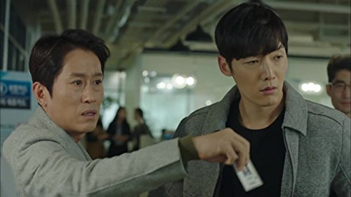 Jo Hie-bong and Choi Jin-hyuk in Tunnel (2017)