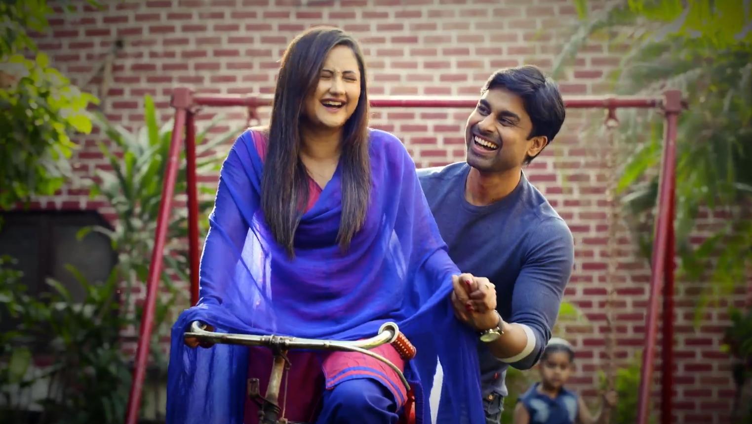 Rashami Desai and Ashish Lal in Chalo Saaf Karein (2019)