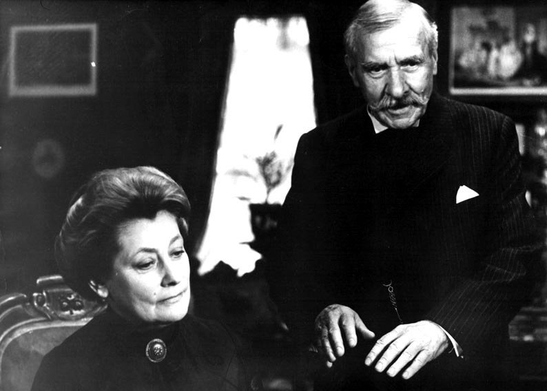 Barbara Horawianka and Janusz Paluszkiewicz in Pensja pani Latter (1983)