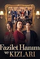 Mahir Günsiray, Nazan Kesal, Deniz Baysal, and Caglar Ertugrul in Mrs. Fazilet and Her Daughters (2017)