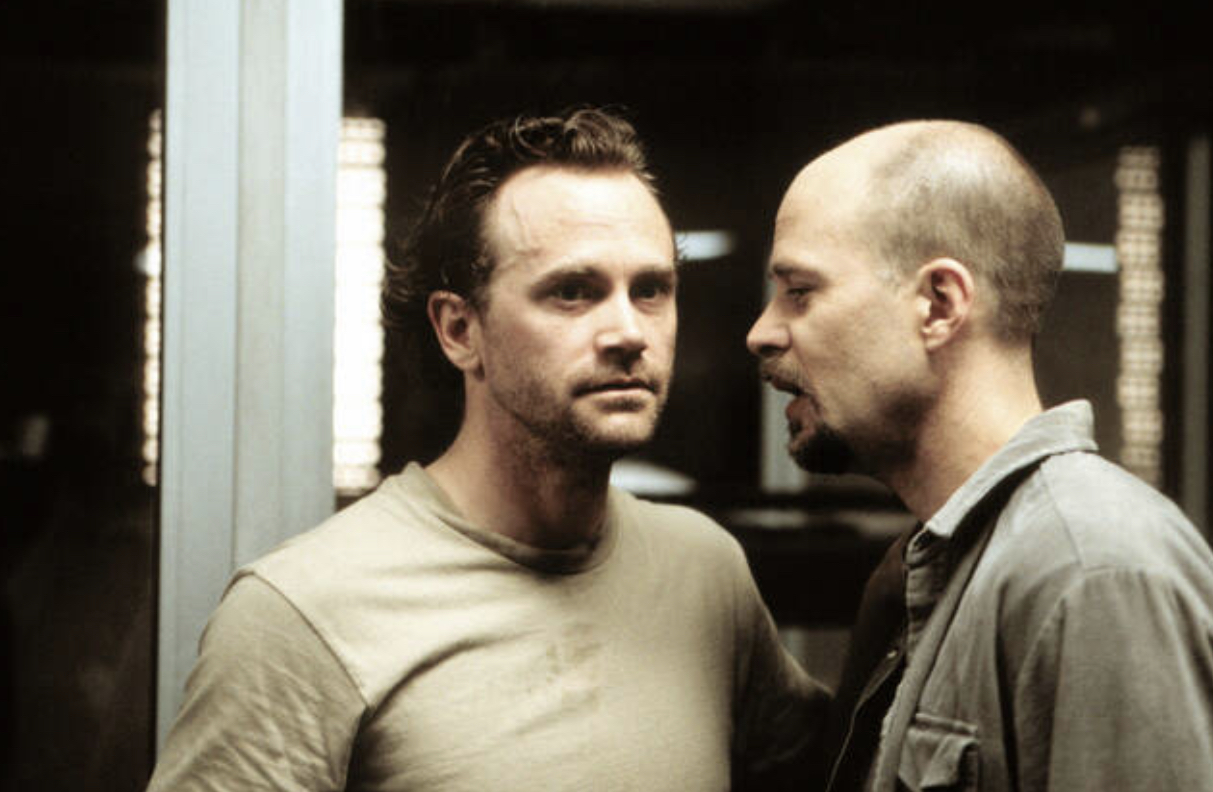 Terry Kinney and Lee Tergesen in Oz (1997)