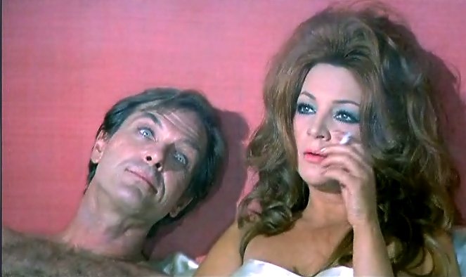 Craig Hill and Sara Montiel in Cinco almohadas para una noche (1974)