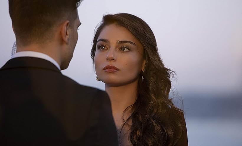 Çagatay Ulusoy and Ayça Aysin Turan in The Protector (2018)