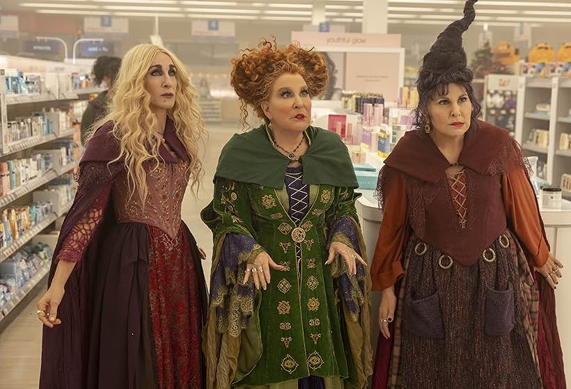 Bette Midler, Sarah Jessica Parker, and Kathy Najimy in Hocus Pocus 2 (2022)